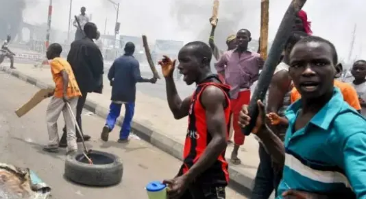 Video: Violence erupts in Delta as youths vandalize ATM machines