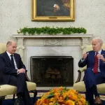 Biden, Scholz Vow to Punish Russia for War in Ukraine