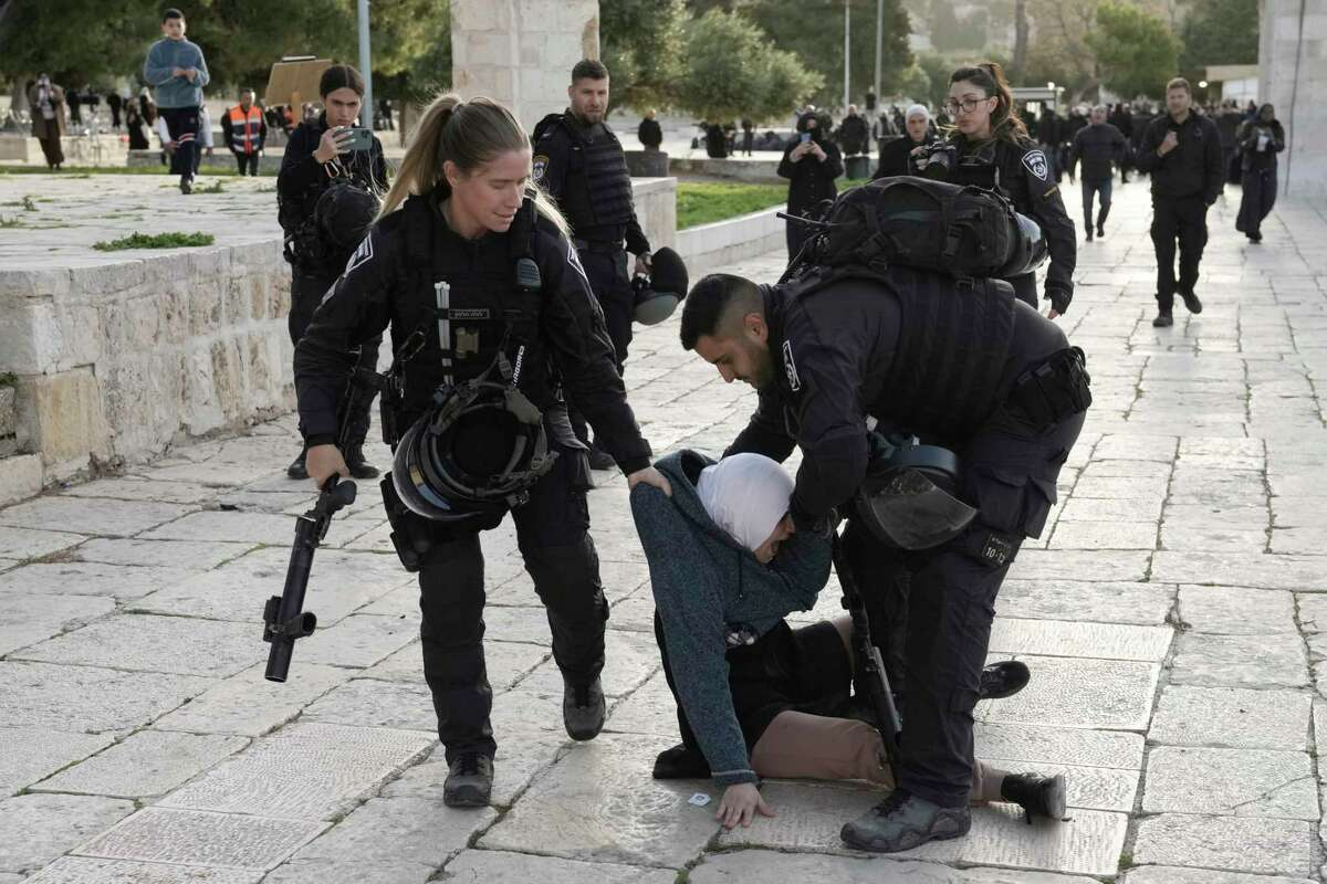Clashes at Jerusalem Holy Site Raise Fears of Escalation During Holidays