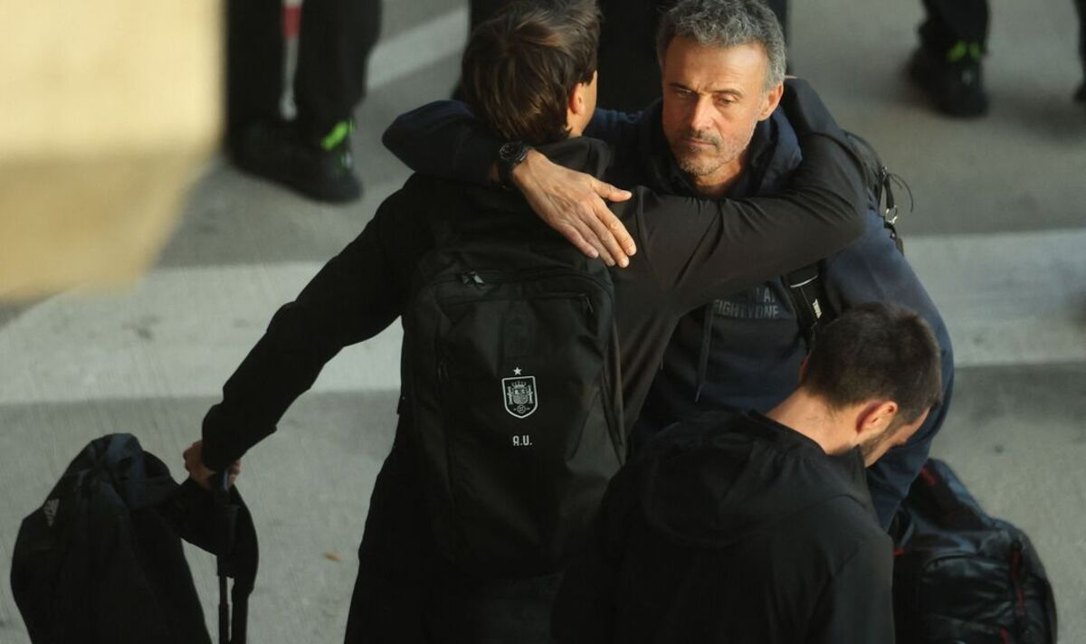 Luis Enrique Arrives in London to Hold Chelsea Talks