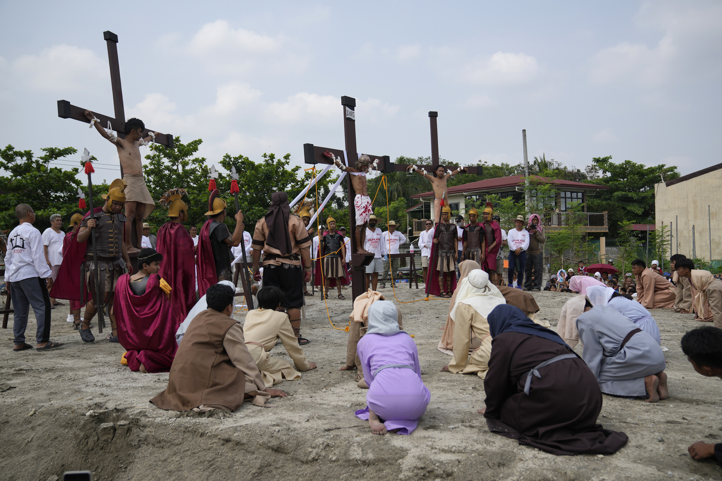 At Least 12 Filipinos to Be Nailed to Crosses Despite Church Objection