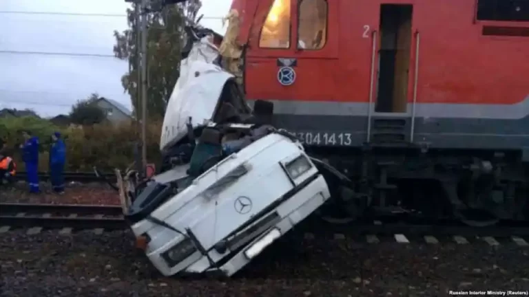 Train-bus-coallision