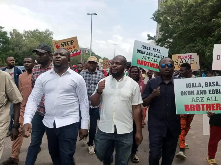CS-groups-protest