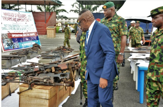 NCCSALW-inspecting-siezed-weapons-in-sep-2022-in-NDelta