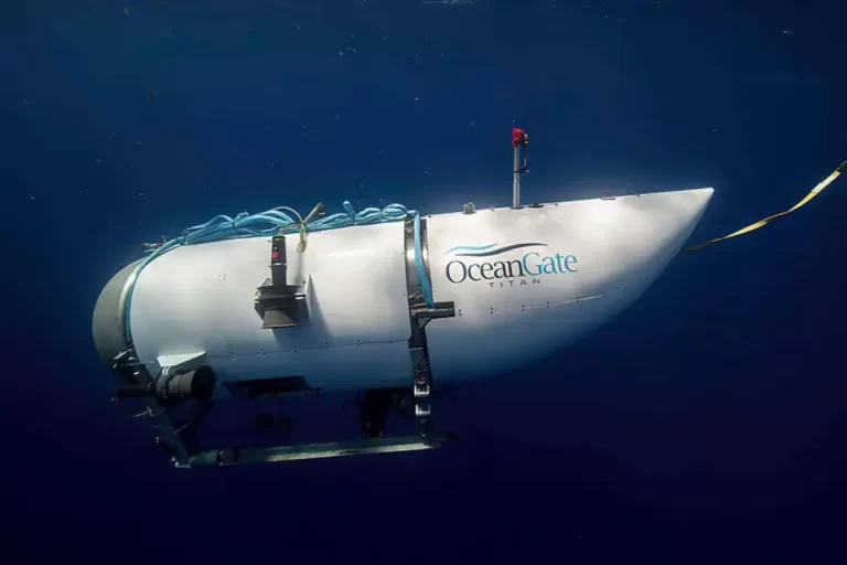 Titanic-submersible
