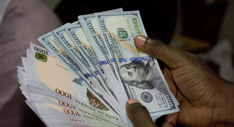 Naira extends stability at investors, exporters window