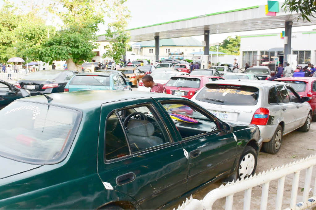 long-queues-for-fuel-in-abuja-the-federal-capital-territory-yesterday