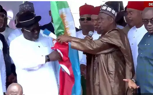 Abdullahi-Ganduje-hands-over-the-APC-flag-to-Governor-Sherrif-Oborevwori-of-Delta-State