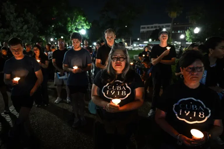 People-mourning-texas-flood-victims