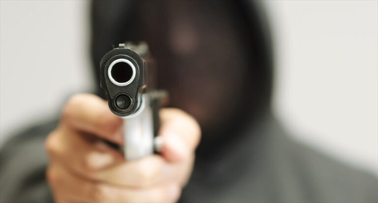 pistol-gunmen-shot-gun
