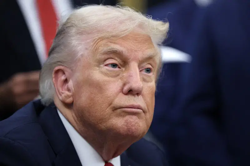 AFP__20250930__2238395456__v2__MidRes__PresidentTrumpSignsExecutiveOrderInOvalOffice (1)